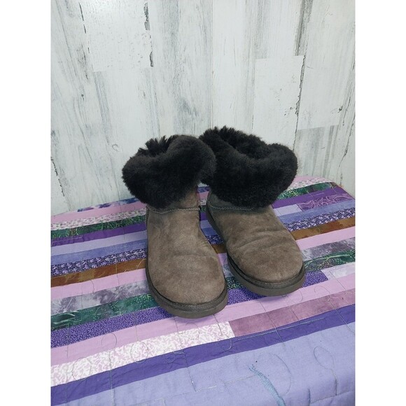 UGG Bailey Button 5803 Women's Boots Size 7 Brown Suede - Picture 1 of 9